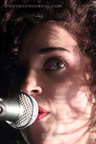 ST VINCENT - 2011-11-30 - PARIS - Cafe de la Danse - 